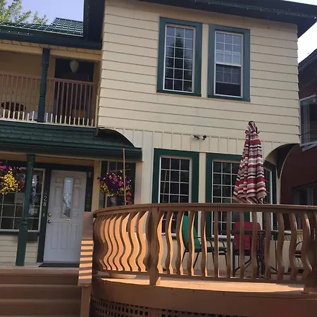 Ellis House Bed & Breakfast